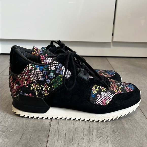 NWOT ADIDAS Rare Limited Edition ZX 700 Remastered Sneakers, M6.5 W8.5 - Picture 4 of 9